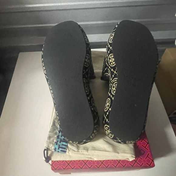 Tory Burch Monogram T Bubble Slides - Picture 4 of 5